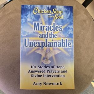 Chicken Soup for the Soul: Miracles and the Unexplainable - Amy Newmark